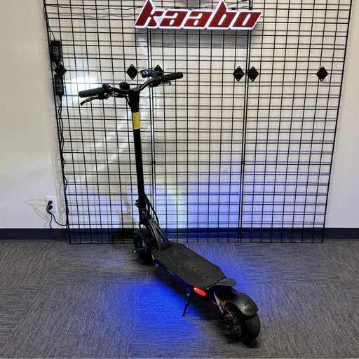 Mantis 8 Lite (Certified pre-owned, less than 50 miles ) — side angle