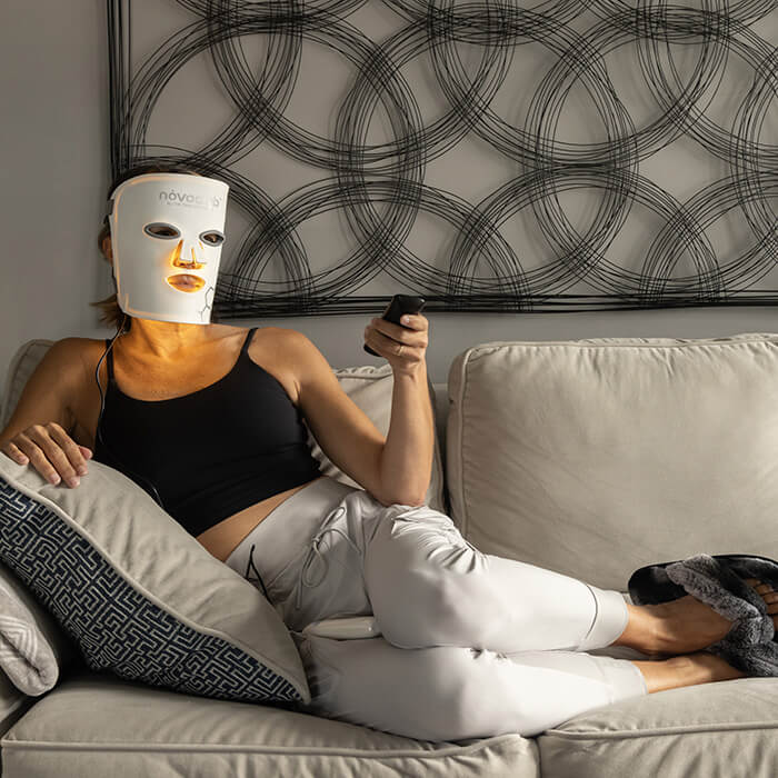 NovaaLab Novaa Glow Therapy Mask — timer and controls