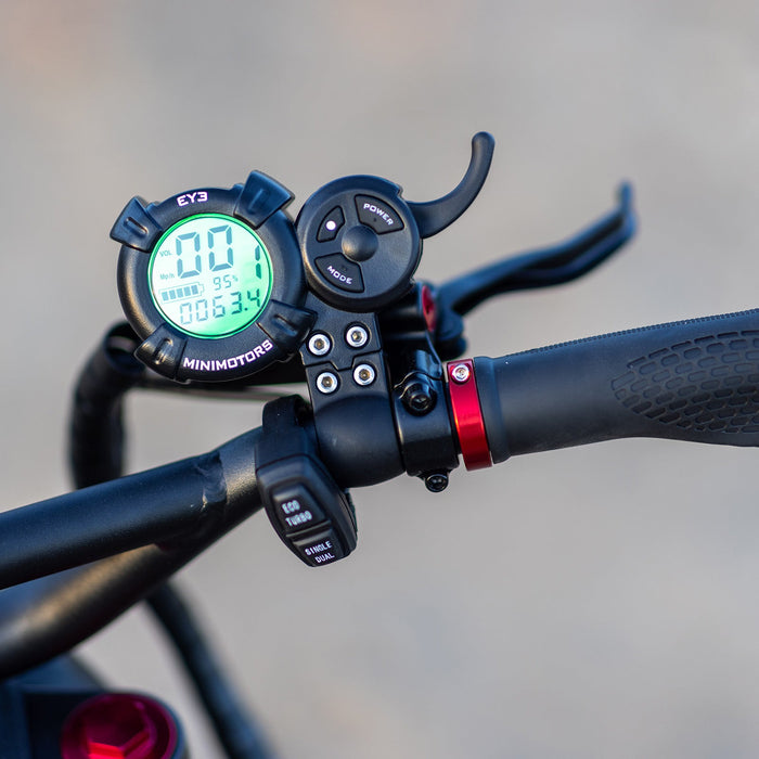 Kaabo Warrior 11 Pro+ Minimotors EY3 display showing speed, battery level, and riding mode on handlebars