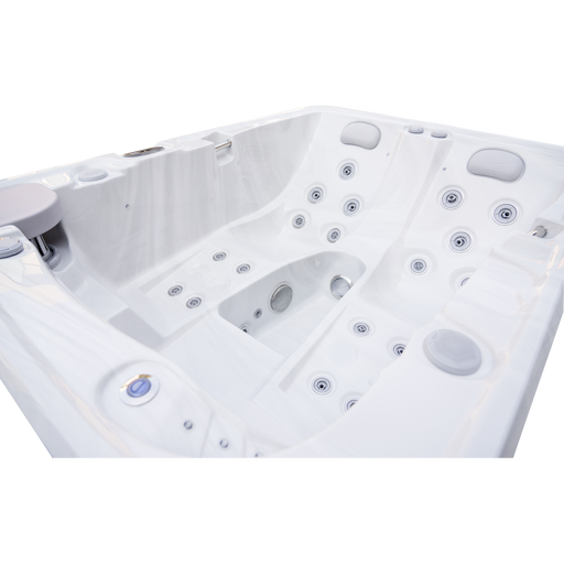 Luxury Spas Largo 3-person hot tub twin lounge seating
