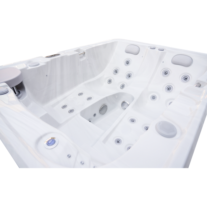 Luxury Spas Largo 3-person hot tub twin lounge seating