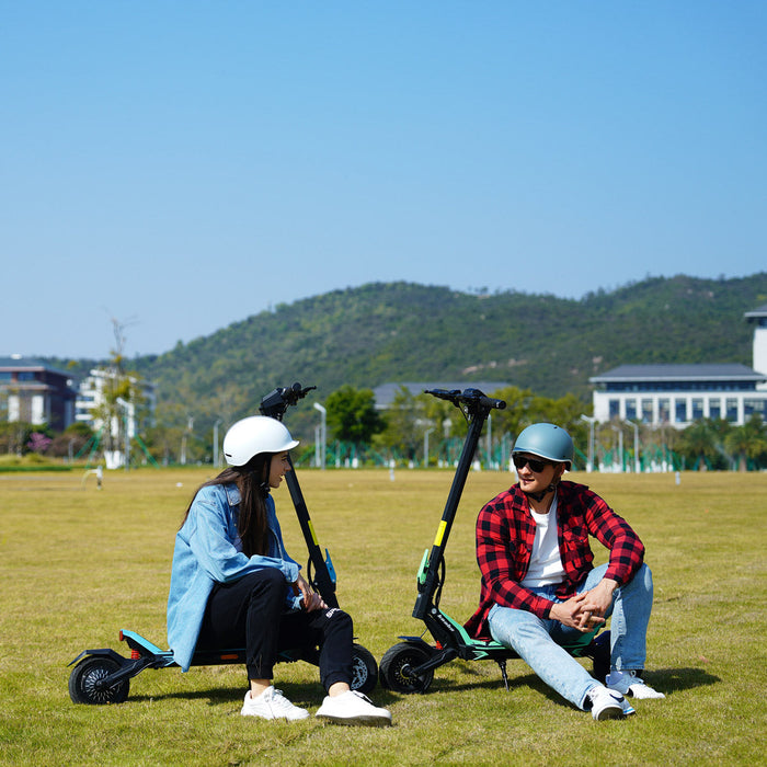 2 people taking a break and sitting on Kaabo Urban before riding off