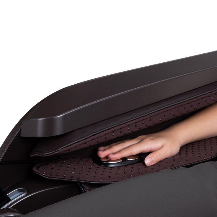 Osaki OS-Ai VERA 4D+ – 4D Massage Mechanism & SL foot-and-calf compression module detail