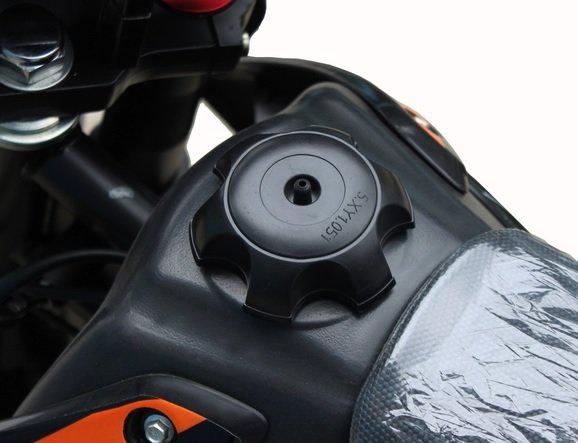 Tao Motor DB-17 - 125cc Deluxe Dirt / Pit Bike 17" front rim  4 Speed manual, 30.72 inch seat height